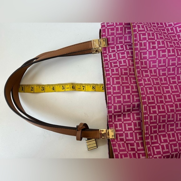 NEW WITHOUT TAGS SIGNATURE TOMMY HILFIGER BAG. SPACIOUS, LEATHER STRAPS - Picture 10 of 12